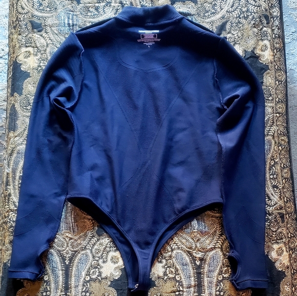 Tonal Long-Sleeve SMLS100© Body Suit - Picture 5 of 7